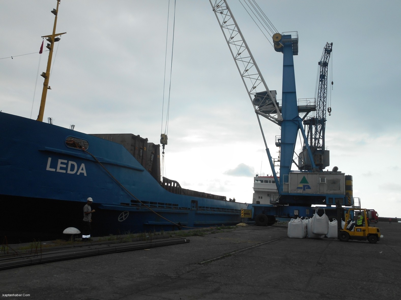 Hopa Limanından Rusya’ya maden ihracatı devam ediyor